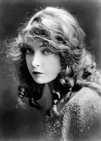 Archivo:Dolores Costello 1930.jpg