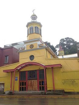 Iglesia de los Padres Jesuitas de Puerto Montt.jpg