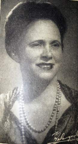 Amira de la Rosa.jpg