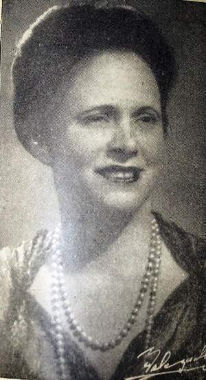Amira de la Rosa.jpg