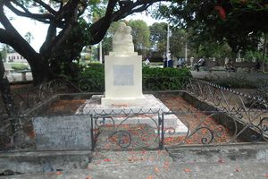 Busto a las Madres, Delicias.JPG