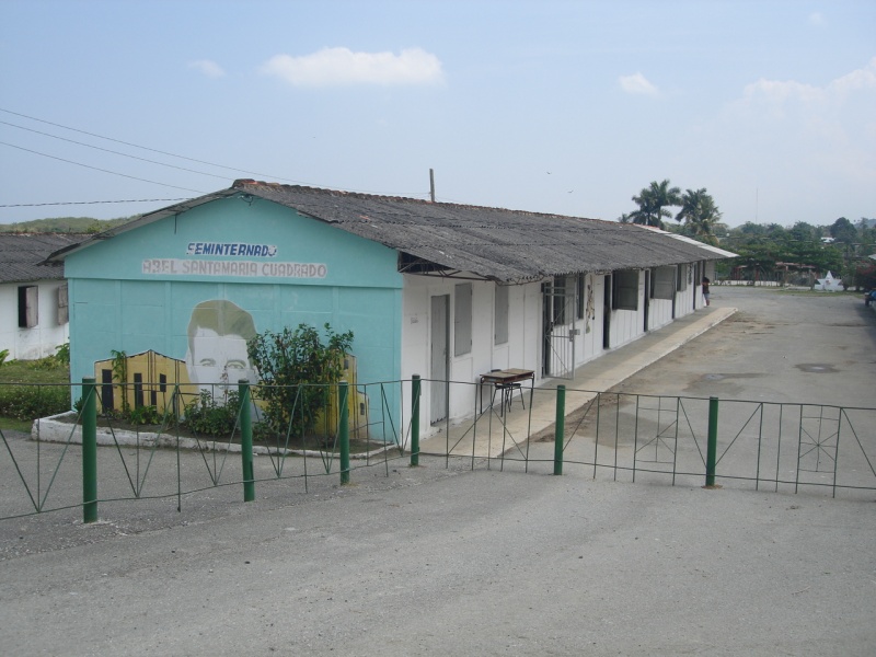 Archivo:Esc Abel Santamaria.JPG