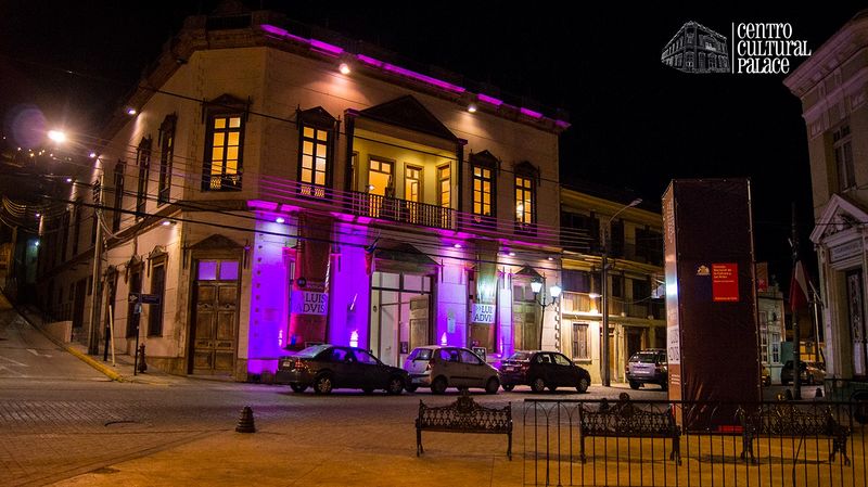 Archivo:Centro Cultural Palace de noche.jpg