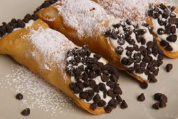 Postres-italianos-cannoli.jpg