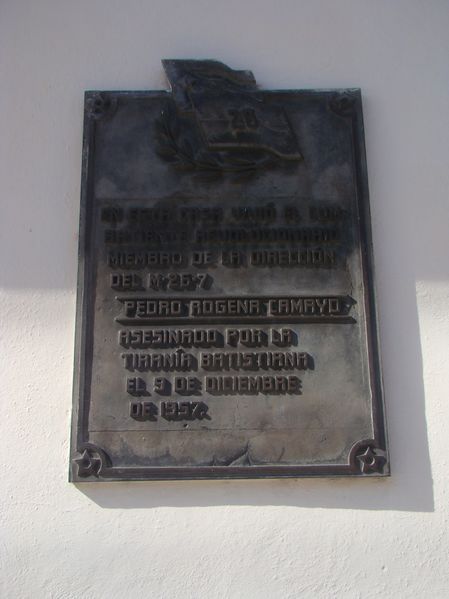 Archivo:Placa pedro rc.JPG