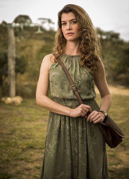 Archivo:Alinne Moraes.jpeg