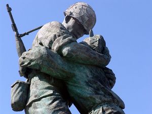 Estatua de hermanos2.jpg