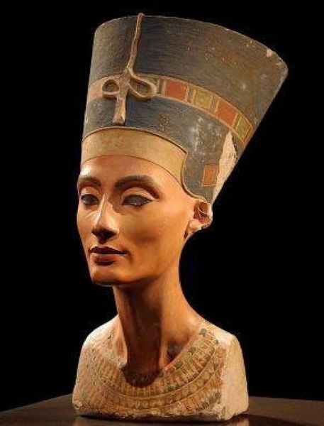 Archivo:Neferneferuatón Nefertiti.jpeg