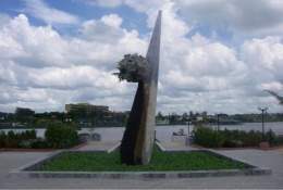Obelisco a la Madre Tierra (pacha mama).jpg