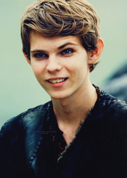 Archivo:Robbie Kay 2.png
