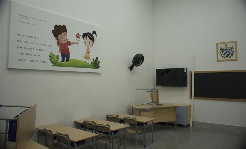 Archivo:Aula colegio mendive 2.jpg