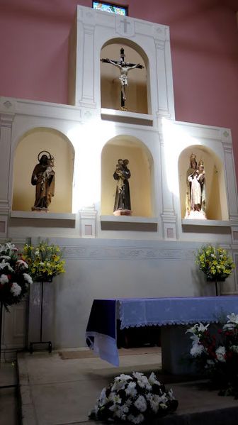 Archivo:Altar Iglesia San Antonio Chepica.JPG