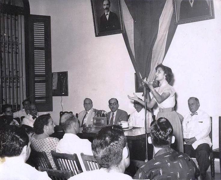 Archivo:Centenario Aramburu.jpg
