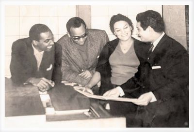 Giraldo Piloto, Alberto Vera y Elena Burke, hacia 1966.jpg