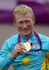 El veterano cilista kazajo Alexander Vinokourovtras ganar la medalla de oro en el ciclismo de ruta