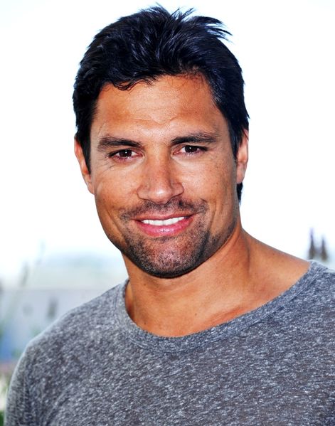 Archivo:Manu bennett 8.jpg