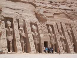 Nefertari Temple Abu Simbel May 30 2007.jpg