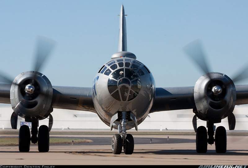 Archivo:Vista frontal B-29.jpg